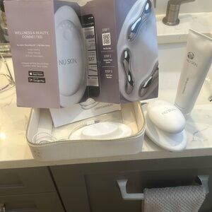 Nu Skin White Skincare Device Set